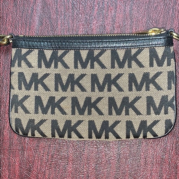 Michael Kors wristlet - Picture 3 of 6